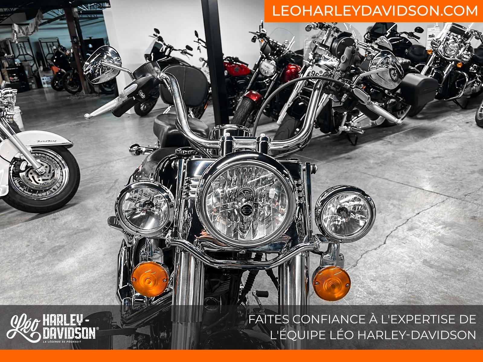 2016 Harley-Davidson FLSTC Softail Heritage Classic thumbnail 16