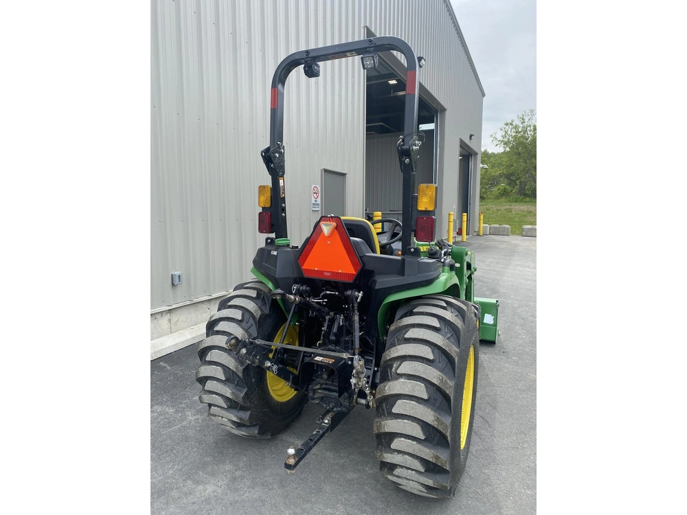 John Deere 3038e 2023 alt