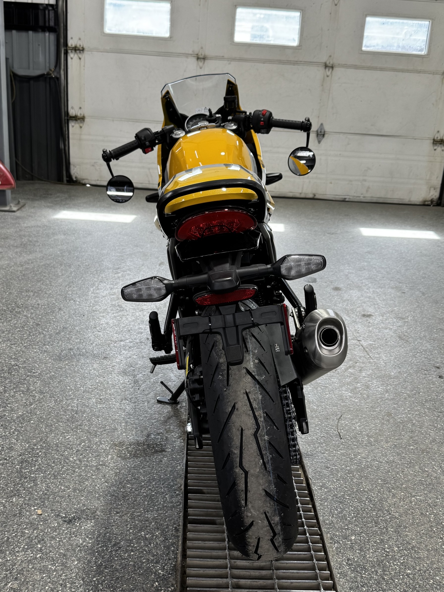 2026 Triumph THRUXTON 400 JAUNE thumbnail 3