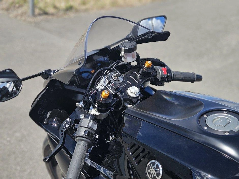 2025 Yamaha Yamaha R7 alt