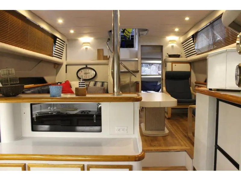 1993 Cruisers Yachts 3850