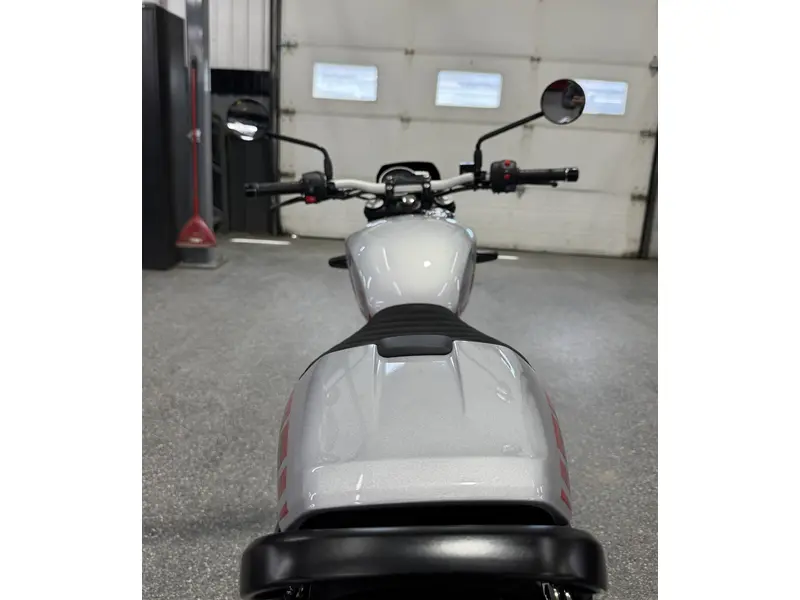 2027 Triumph TRACKER 400 ARGENT