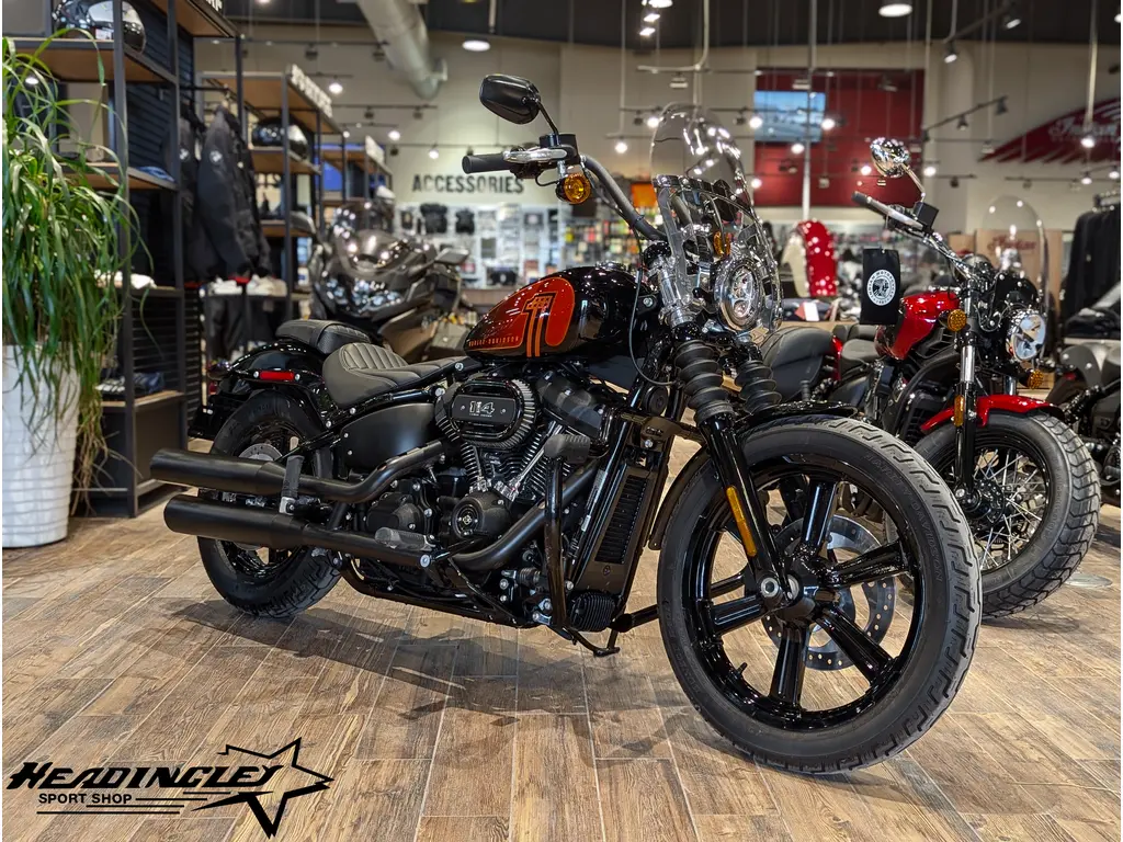 2022 Harley-Davidson Street Bob ABS // Vivid Black 