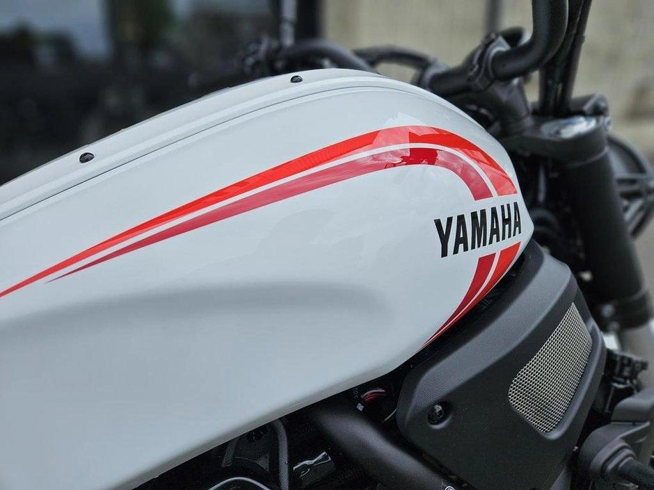 2024 Yamaha Xsr 700 alt