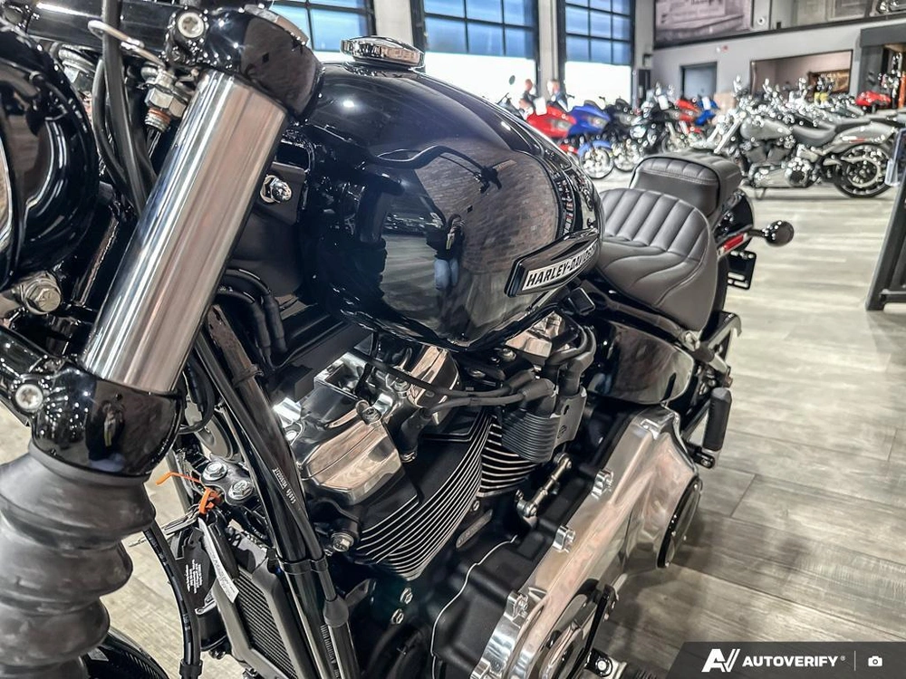 2026 Harley-davidson Street Bob alt
