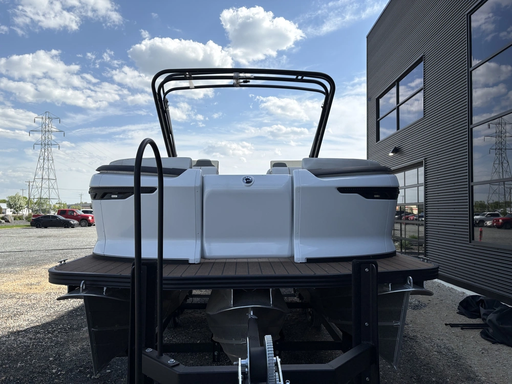 2025 Manitou Explore 22 Navigator Trifold 250 Mercury & Trailer alt