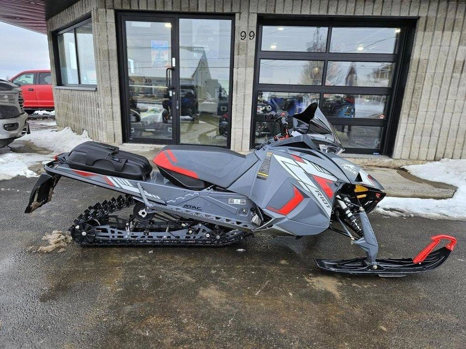 Arctic Cat Riot 2022 alt