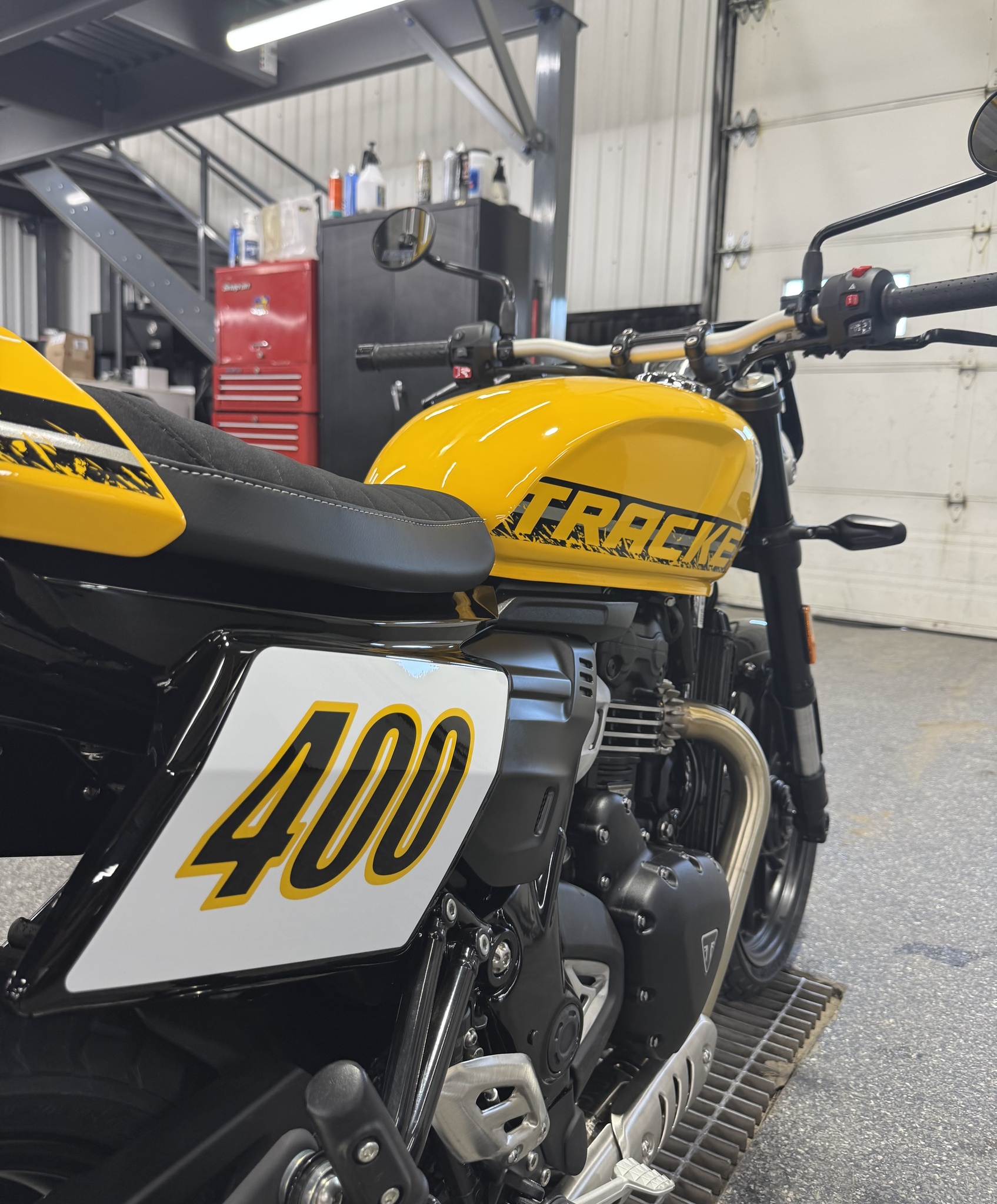 2027 Triumph TRACKER 400 JAUNE thumbnail 9