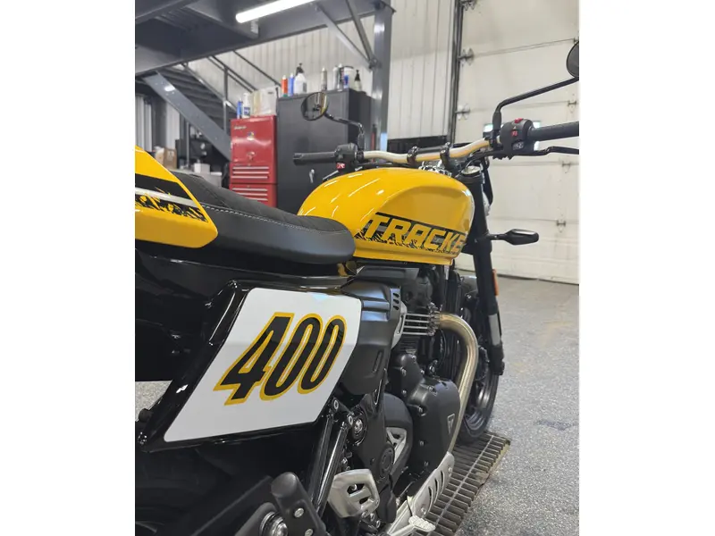 2027 Triumph TRACKER 400 JAUNE