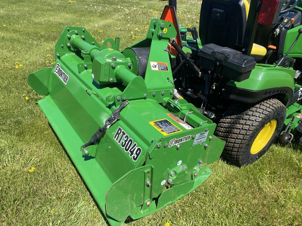 John Deere 1023e 2021 alt