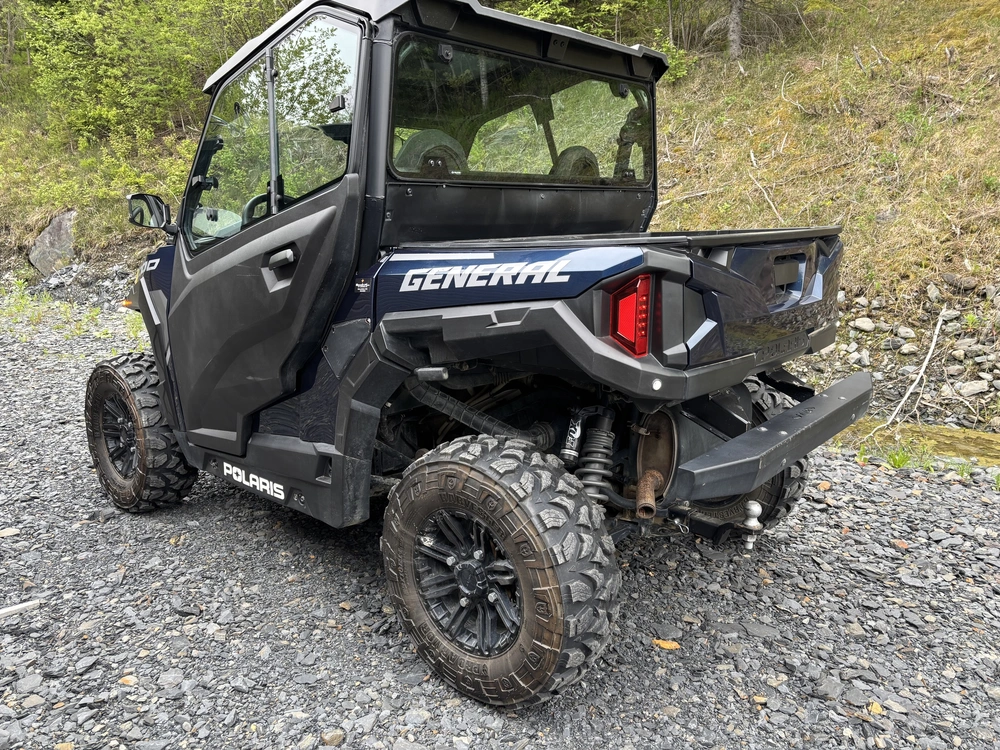 2022 Polaris General Full Heated Cab alt