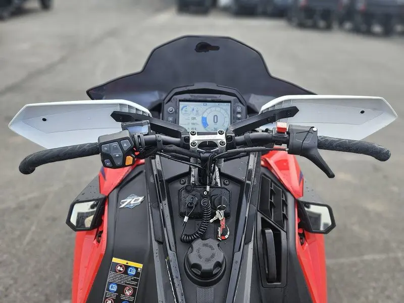 2025 Polaris 9R INDY XCR 136