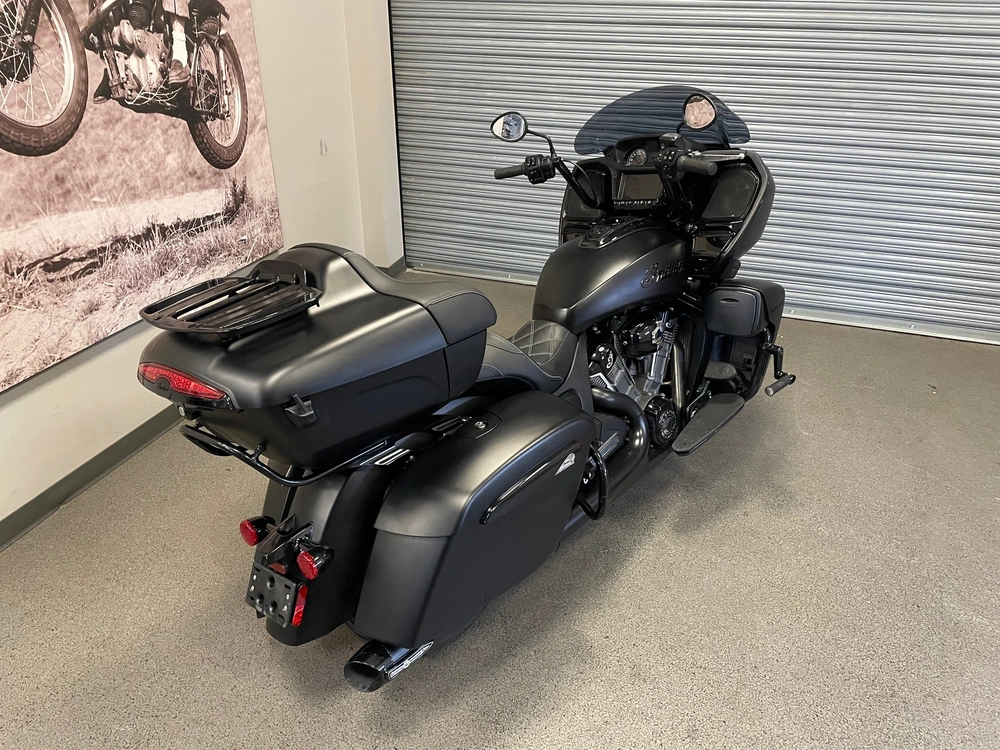 2023 Indian Motorcycle Pursuit Dark Horse Prem - Black Smoke alt