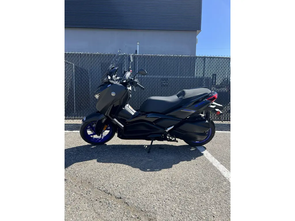 2024 Yamaha CZD300ARB XMAX