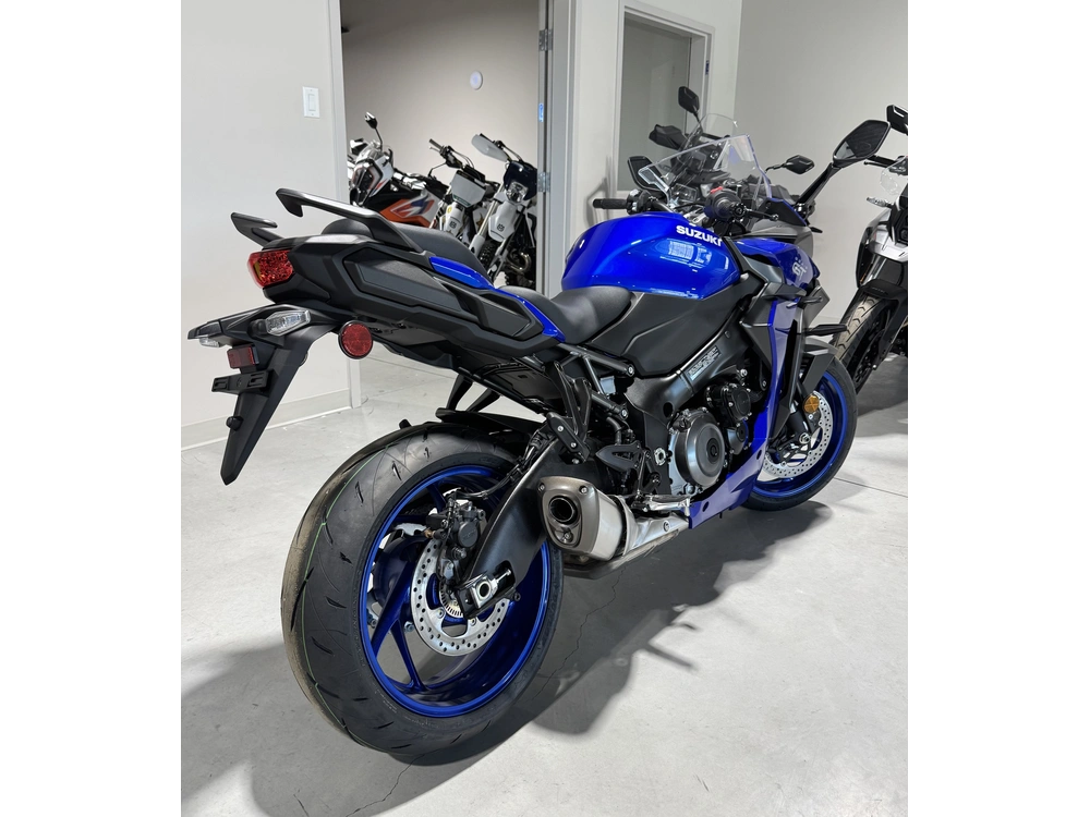 2025 Suzuki Gsx-s1000gt alt