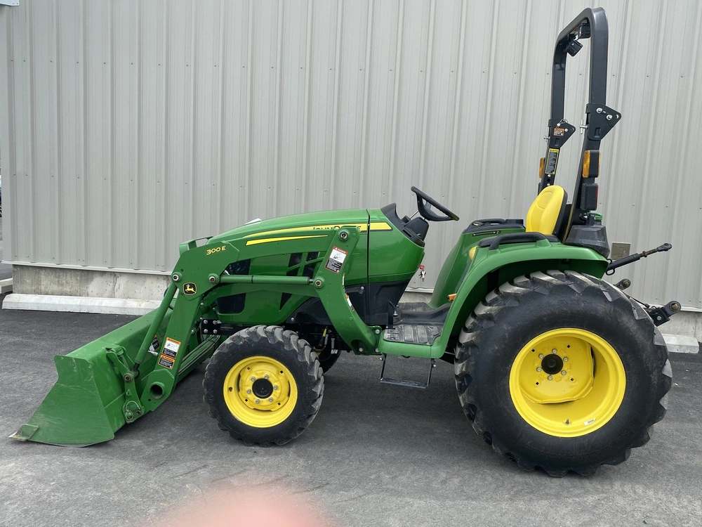 John Deere 3038e 2023 alt