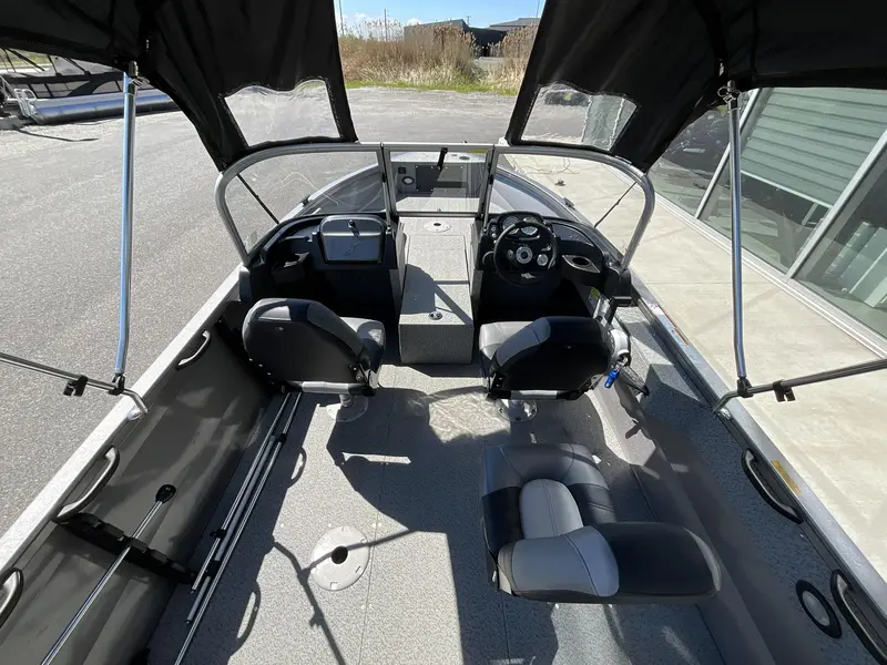 2021 Crestliner Vision 1700