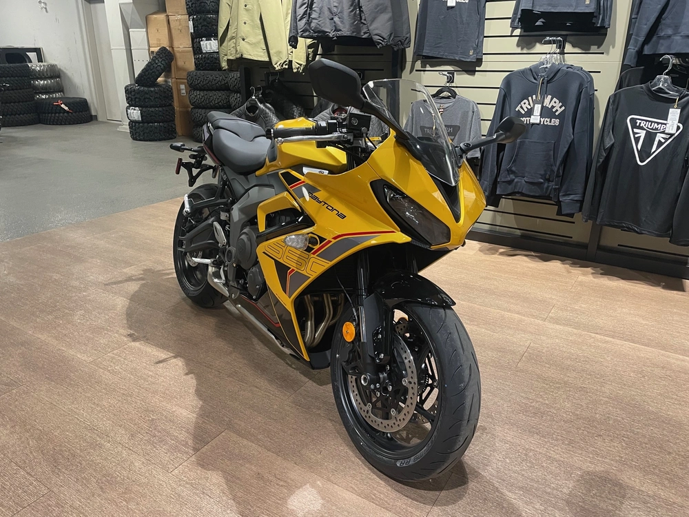 2026 Triumph Daytona 660 - Yellow/black alt