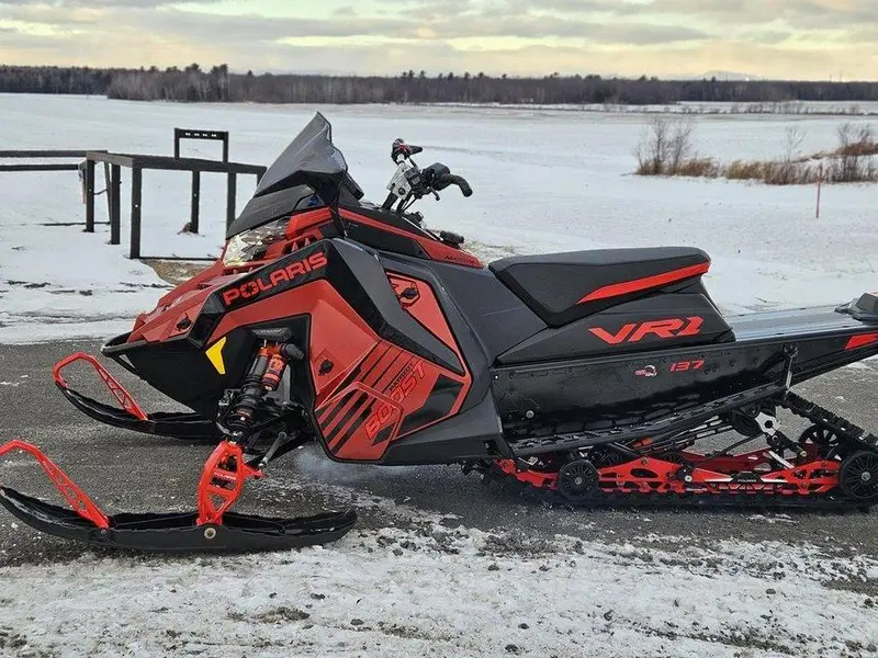 Polaris PATRIOT BOOST INDY VR1 137 DYNAMIX 2025