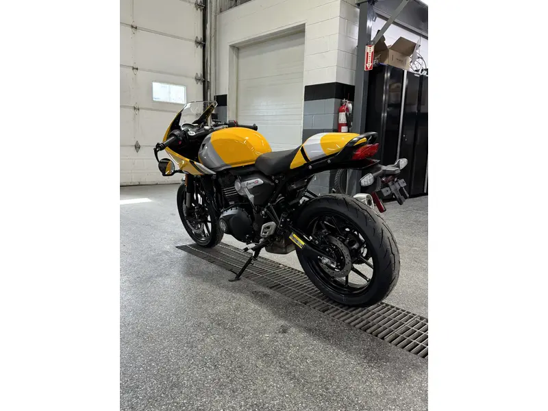 2026 Triumph THRUXTON 400 JAUNE