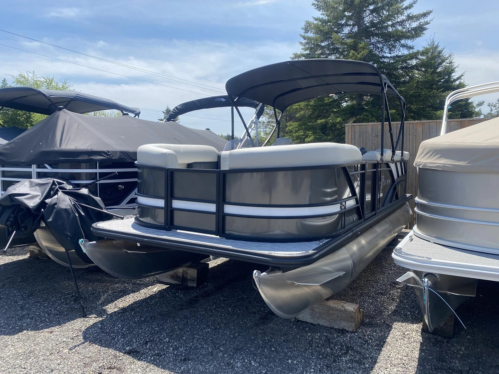 2026 Sylvan Mirage 820 Cruise alt
