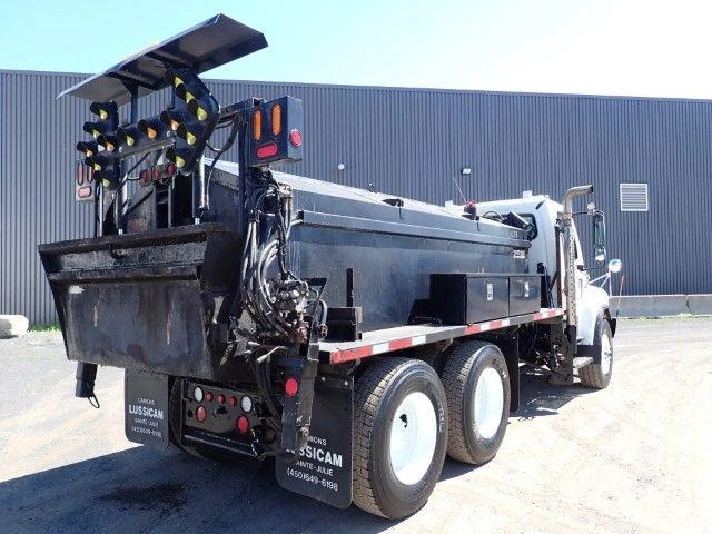 Freightliner M2106 2010