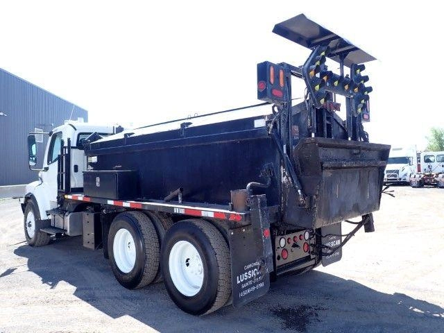 Freightliner M2106 2010
