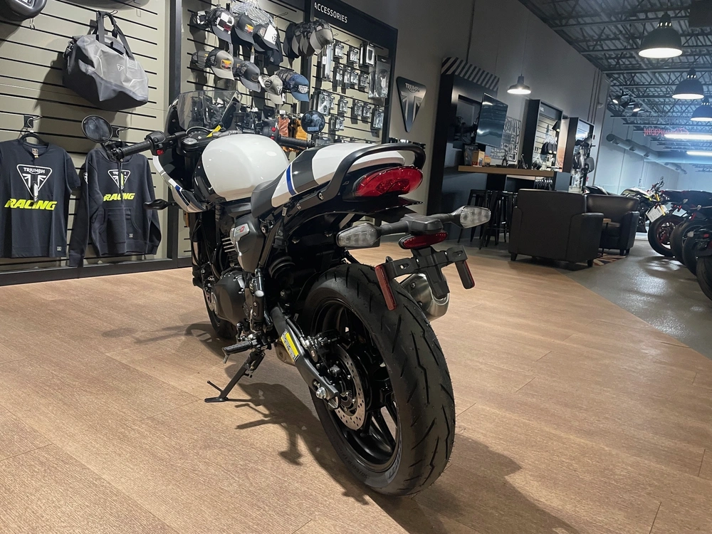 2026 Triumph Thruxton 400 - Pearl White / Storm Gray alt