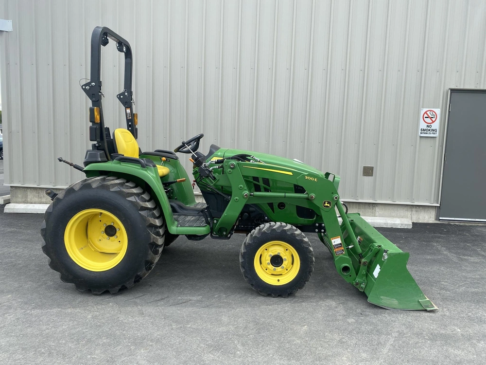 John Deere 3038e 2023 alt