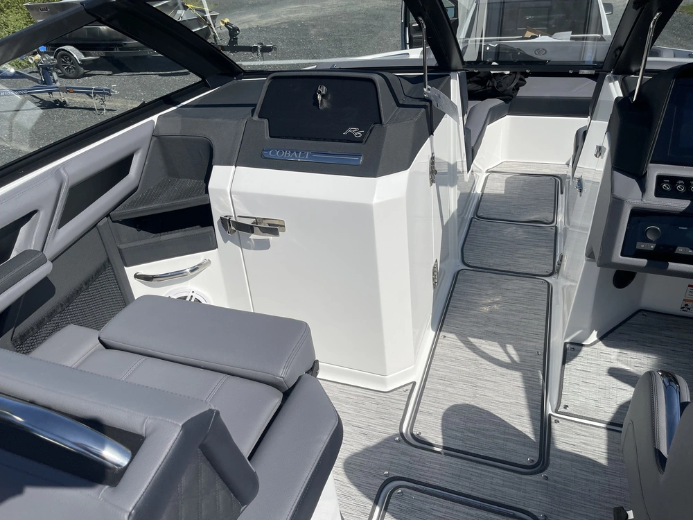 2026 Cobalt Boats R6 alt