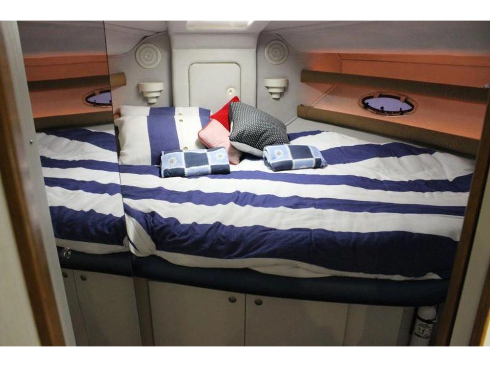 1993 Cruisers Yachts 3850 alt