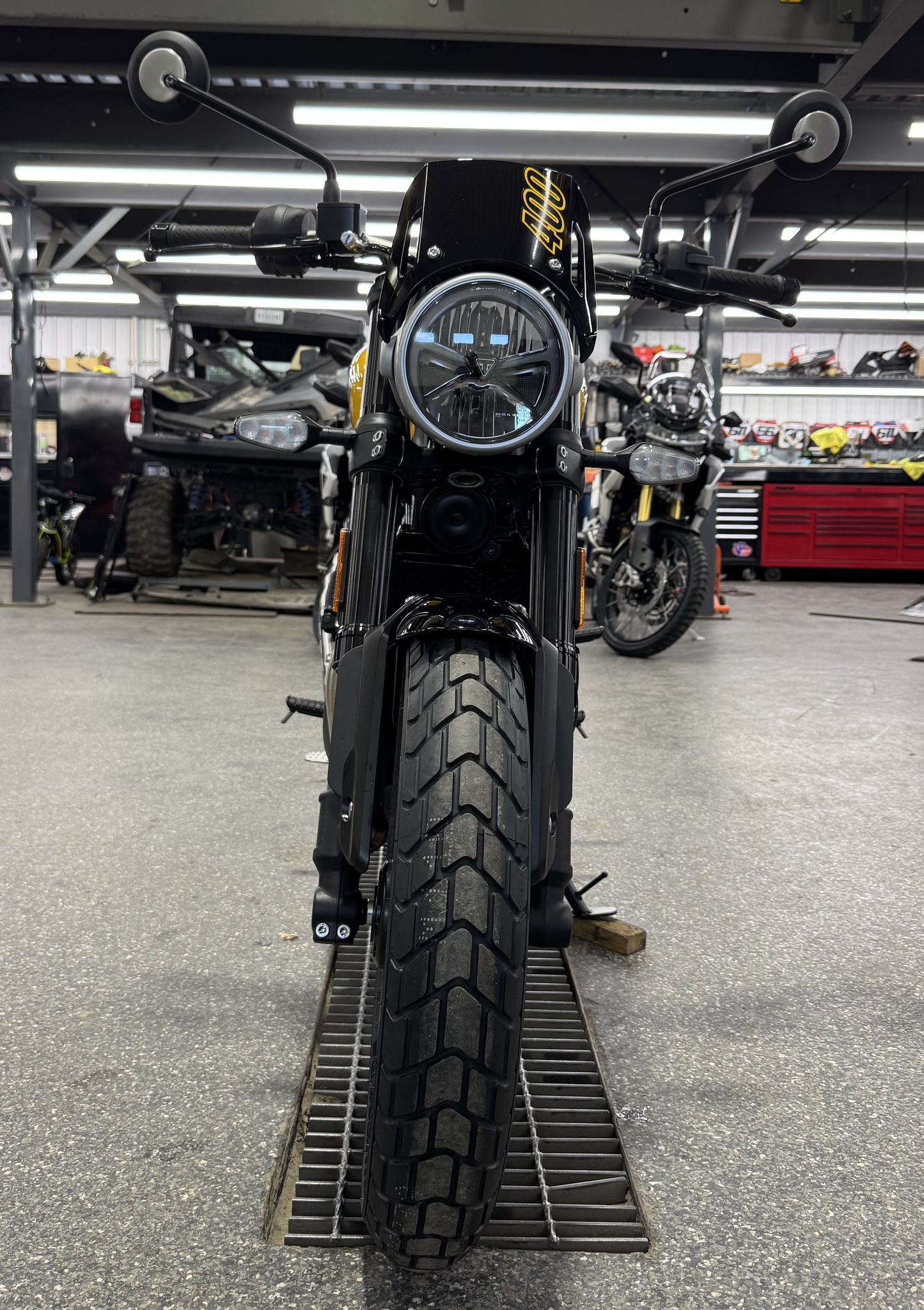 2027 Triumph TRACKER 400 JAUNE thumbnail 7
