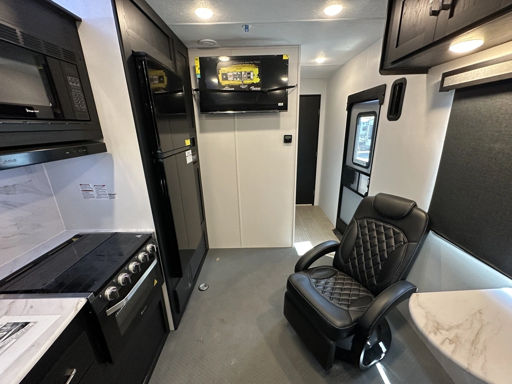 2024 Coachmen Adrenaline 27kb alt