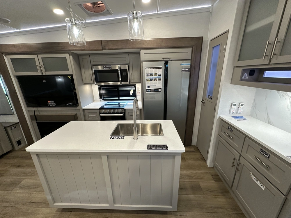 2026 Alliance Rv Avenue 39mbr alt