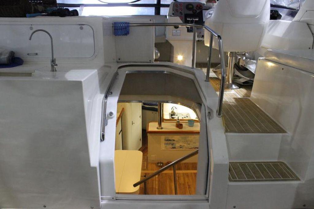 1993 Cruisers Yachts 3850 thumbnail 4