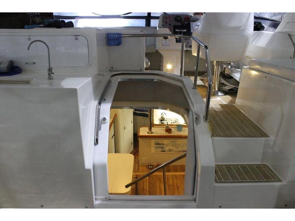1993 Cruisers Yachts 3850 alt