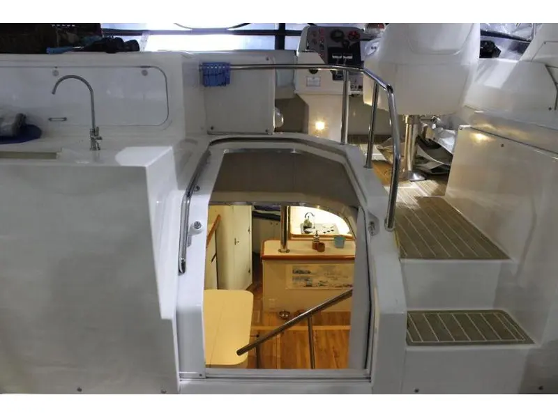 1993 Cruisers Yachts 3850