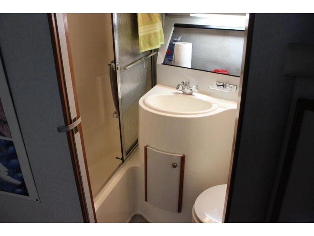1993 Cruisers Yachts 3850 alt