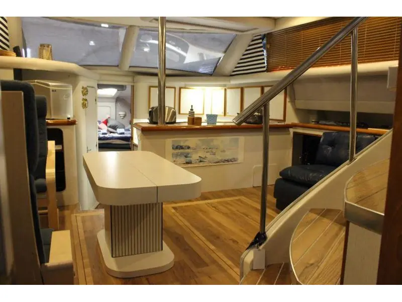 1993 Cruisers Yachts 3850