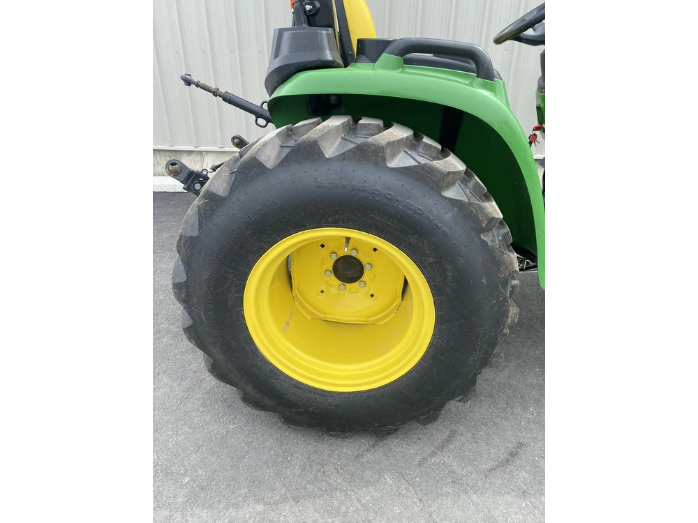 John Deere 3038e 2023 alt