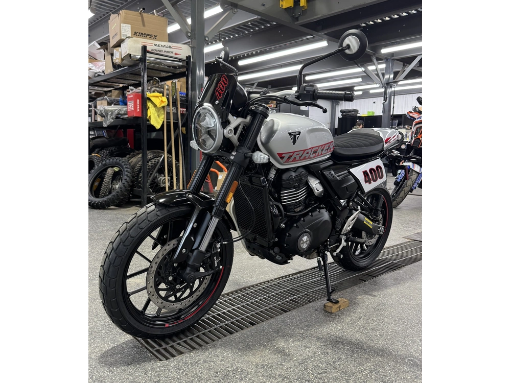 2027 Triumph Tracker 400 Argent alt