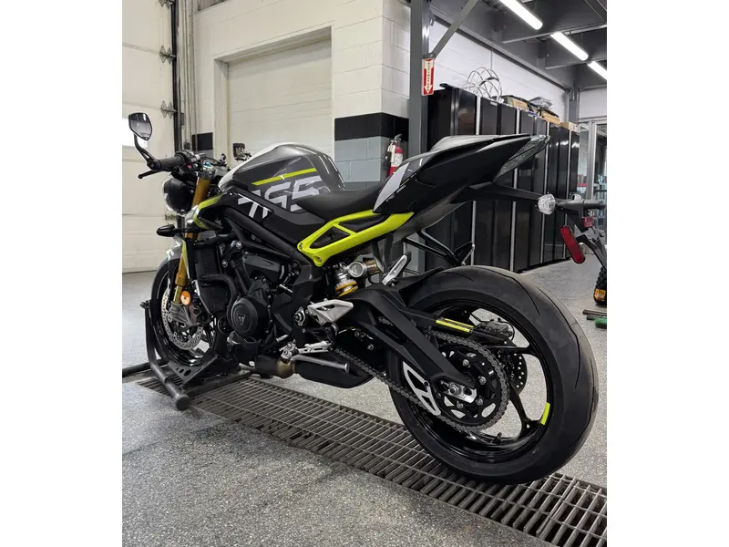 2026 Triumph STREET TRIPLE 765 MO