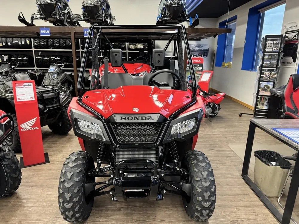 2026 Honda Pioneer 520 alt
