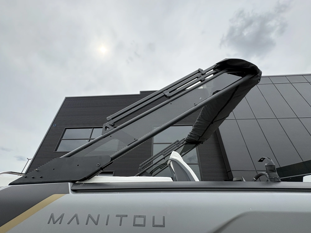 2025 Manitou Explore Switchback 26 Trifold Shp575 alt