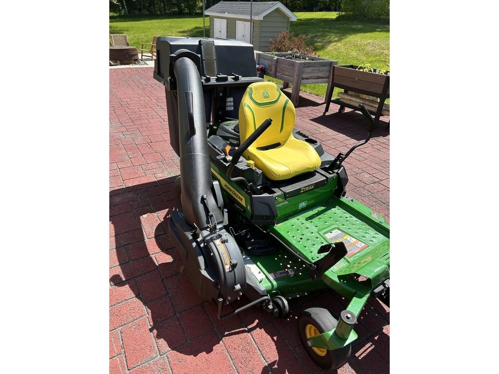 2025 John Deere Z330m alt