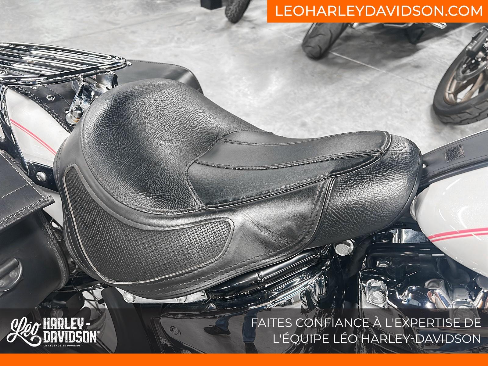 2018 Harley-Davidson FLDE Softail Deluxe thumbnail 12