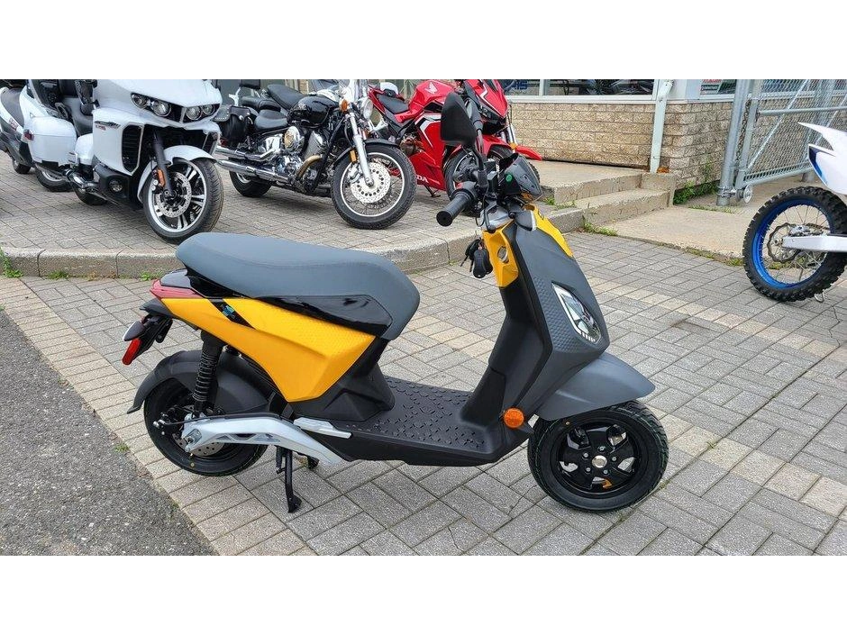 Piaggio 1 Active 2022 alt