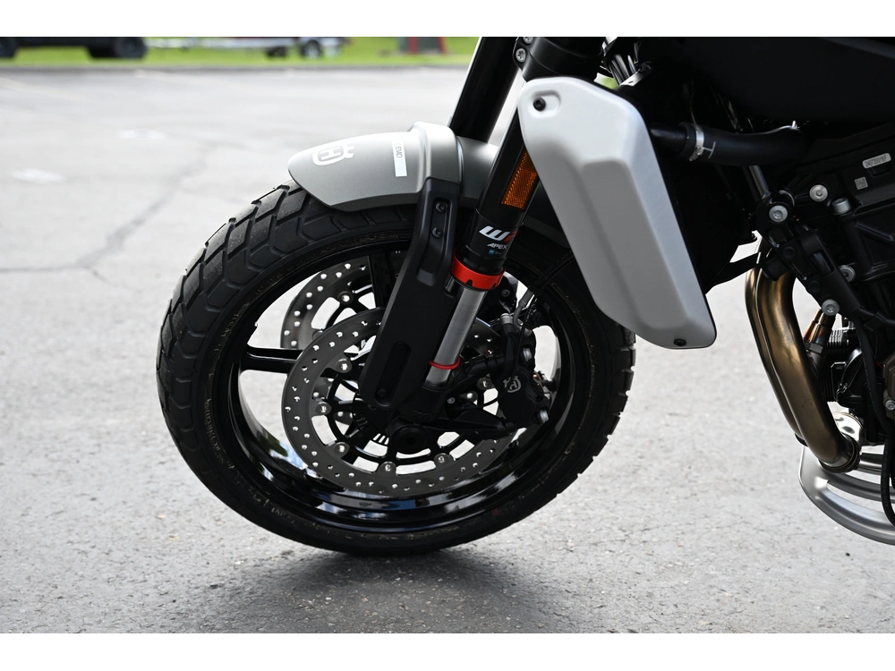 2027 Husqvarna Svartpilen 801 alt