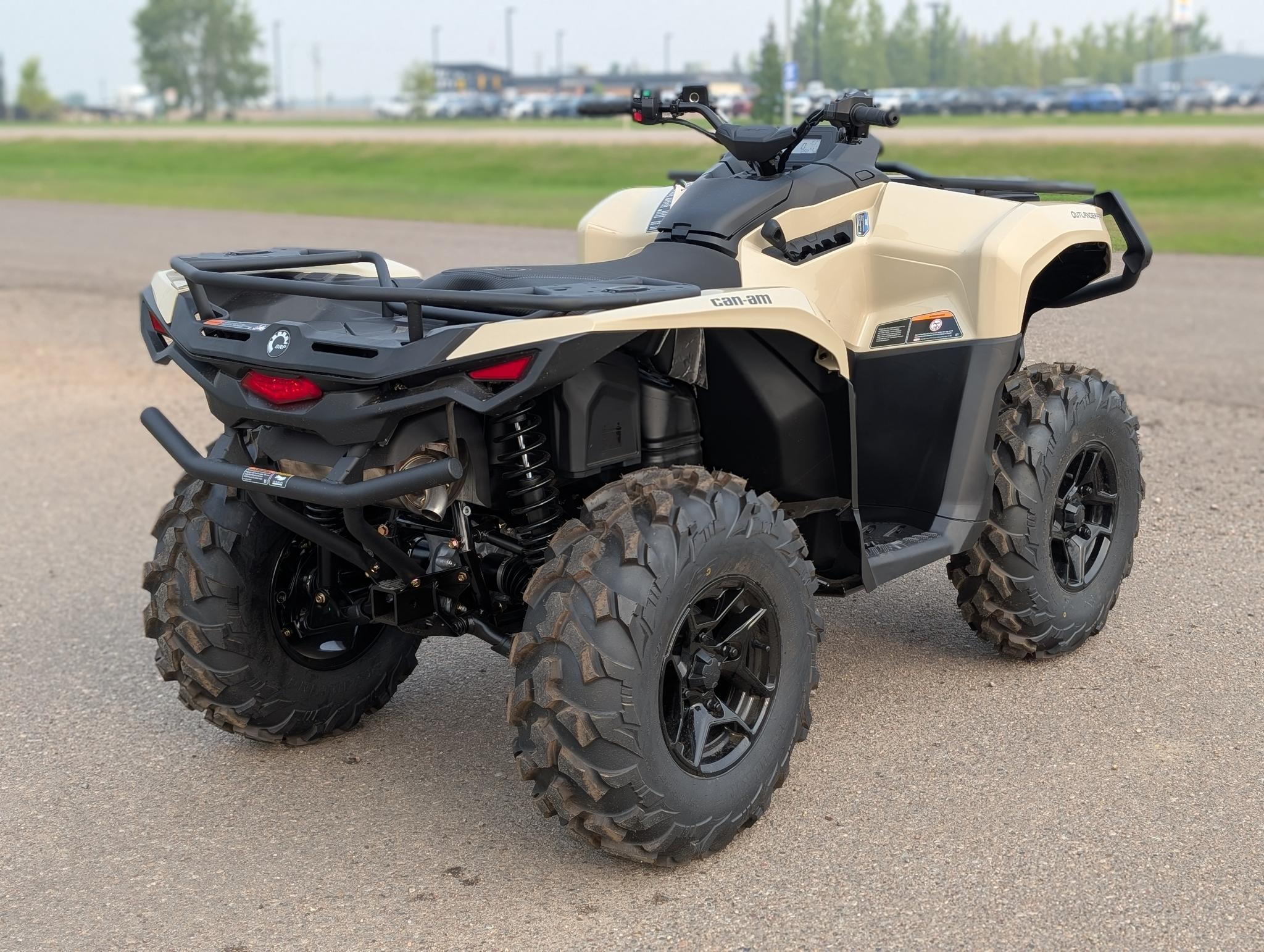 2026 Can-Am Outlander Pro XU HD7 - Desert Tan thumbnail 4