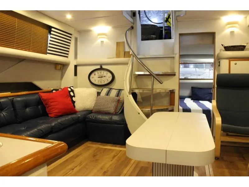 1993 Cruisers Yachts 3850